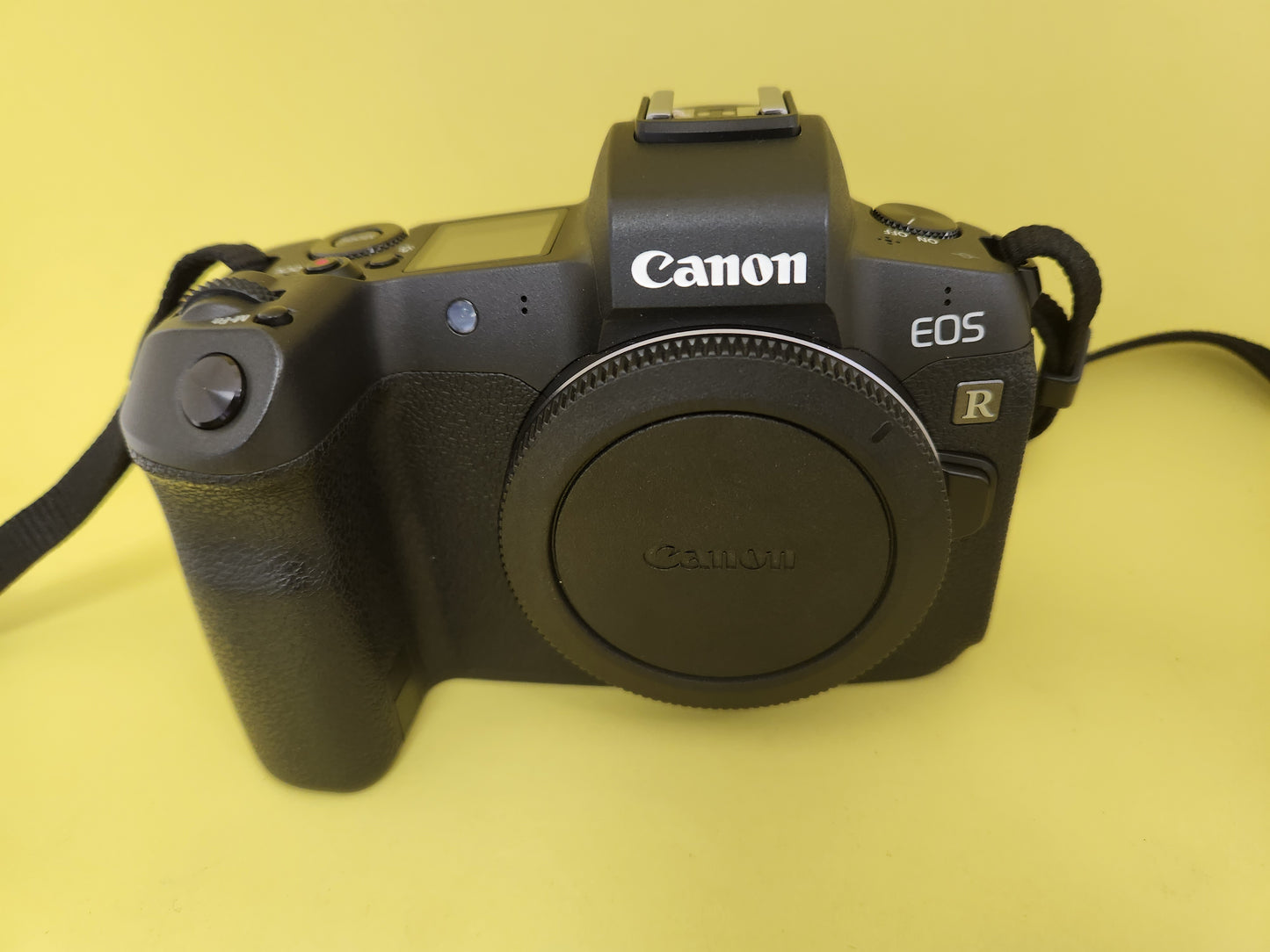 Canon Mirrorless EOS R used only once