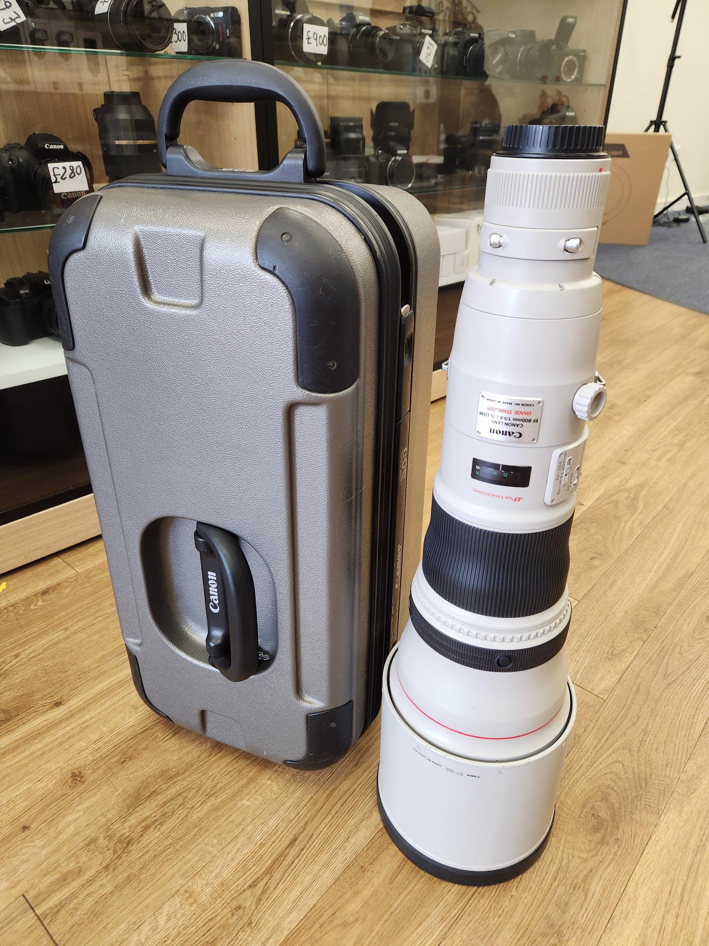 CANON EF 800MM F/5.6L IS USM SUPER TELEPHOTO LENS great condition working perfectly used like new