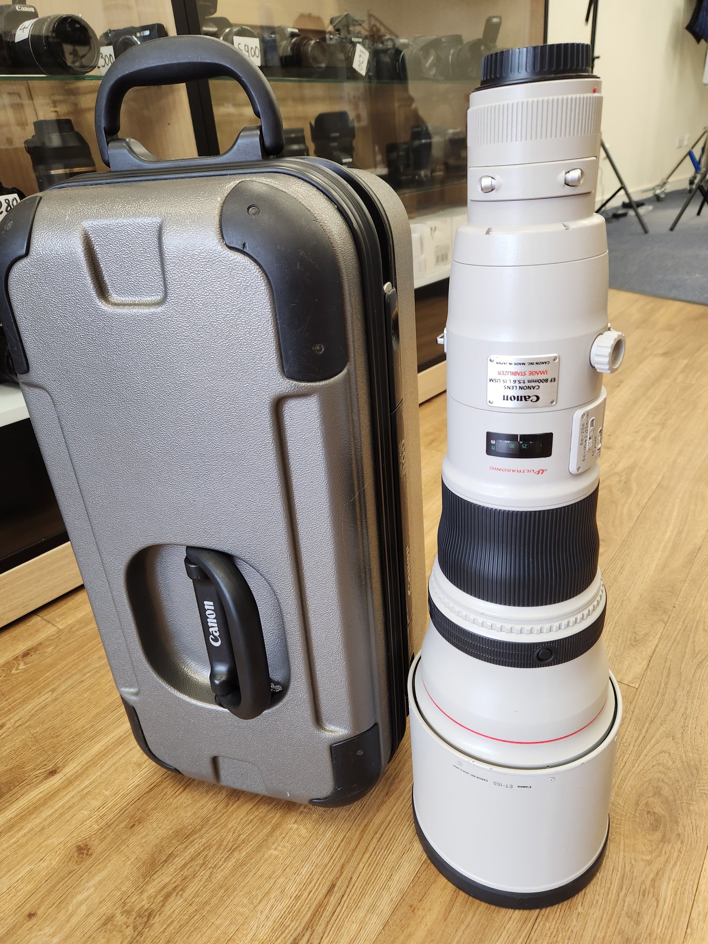 CANON EF 800MM F/5.6L IS USM SUPER TELEPHOTO LENS great condition working perfectly used like new