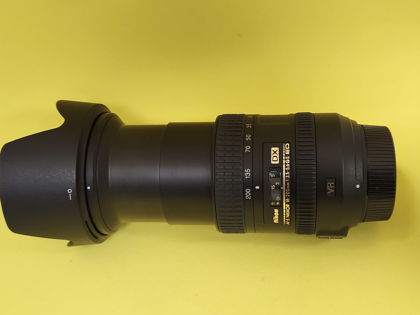 Nikon DX lens AF-S nikkor 18-200mm 1:3.5-5.6 G ll ED