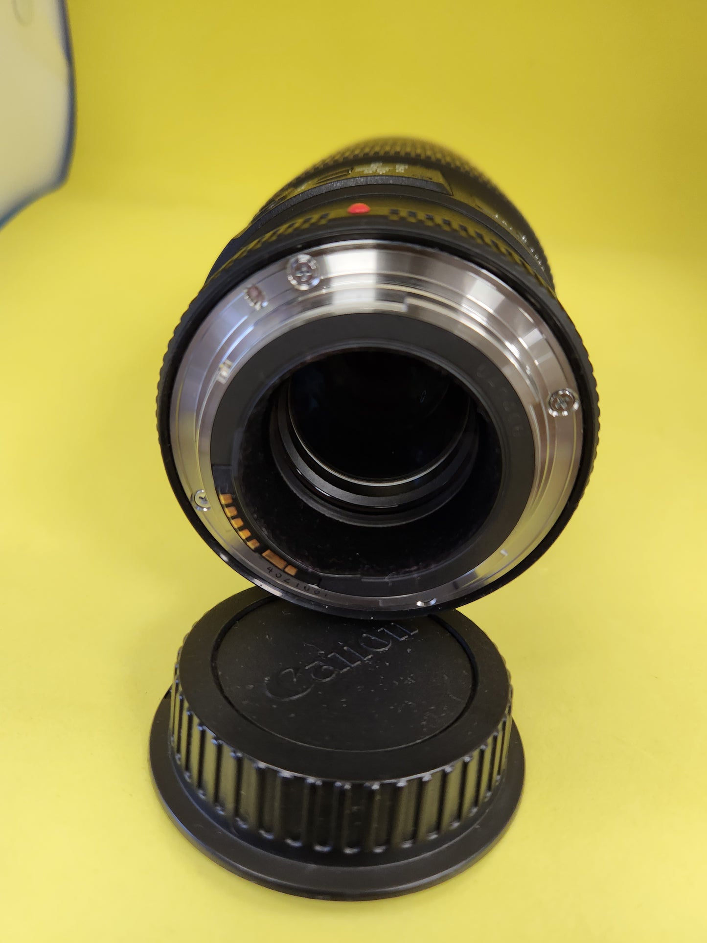 Canon lens EF lens 100mm Macro f2.8 is USM