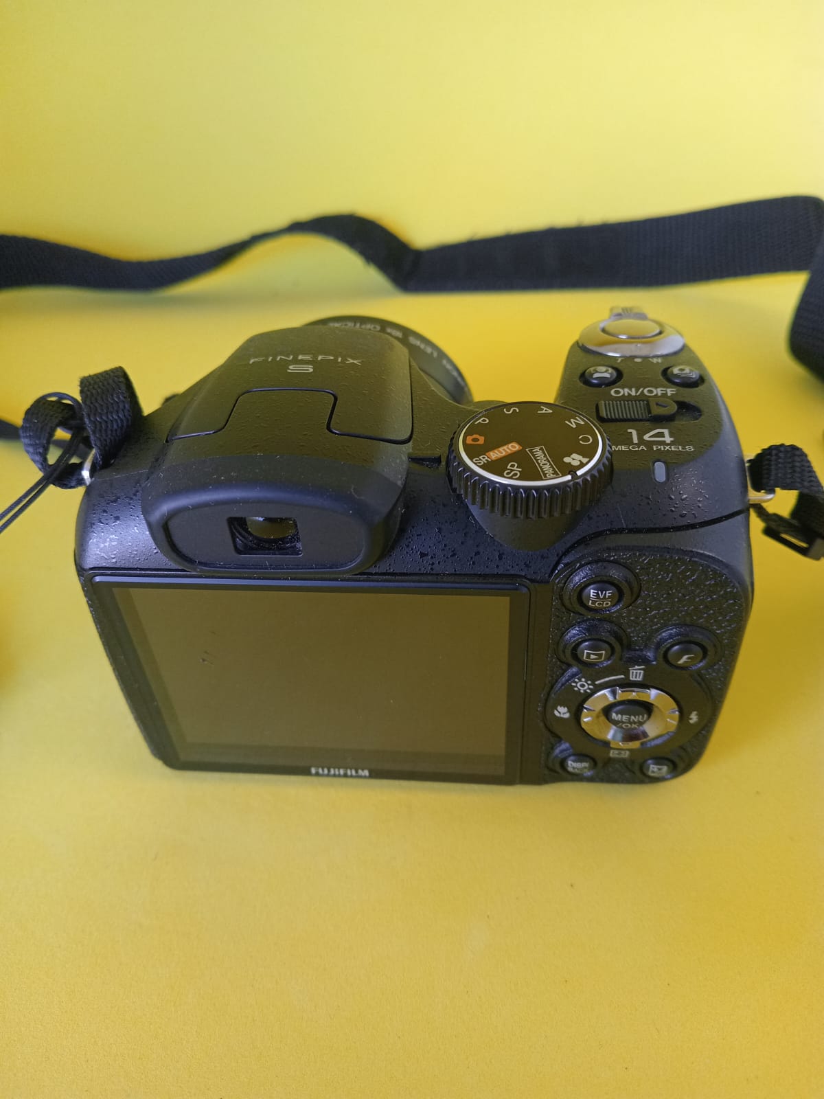Fujifilm FinePix S Series S2950 14.0MP Digital Camera (90mm Lens)