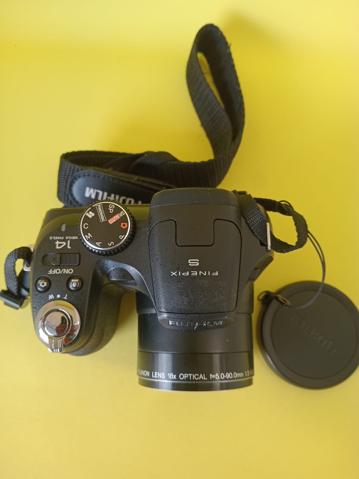 Fujifilm FinePix S Series S2950 14.0MP Digital Camera (90mm Lens)