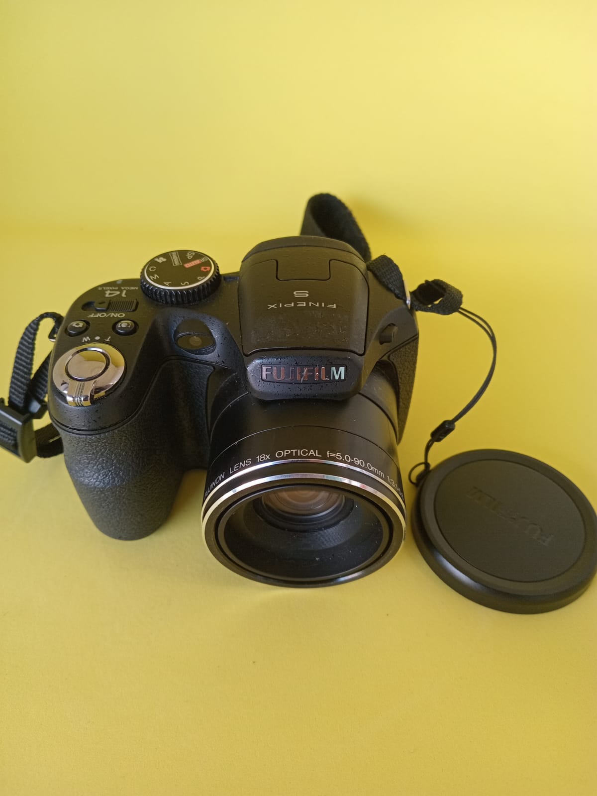 Fujifilm FinePix S Series S2950 14.0MP Digital Camera (90mm Lens)