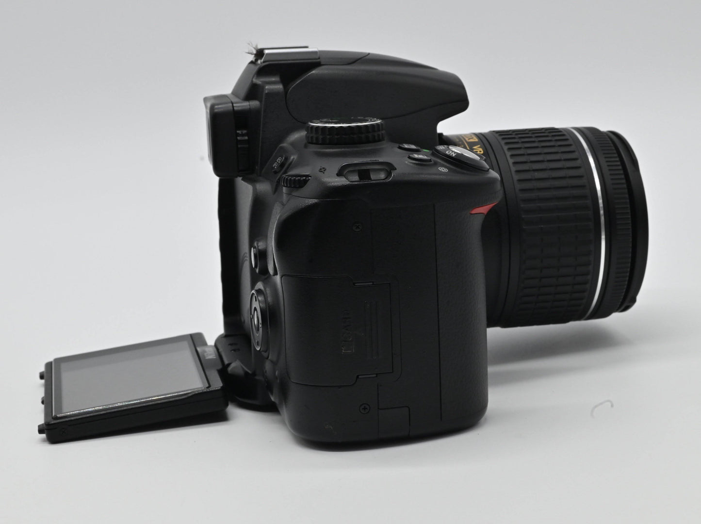 (Use) Nikon D5000 Camera with 18-55mm lens (Used)