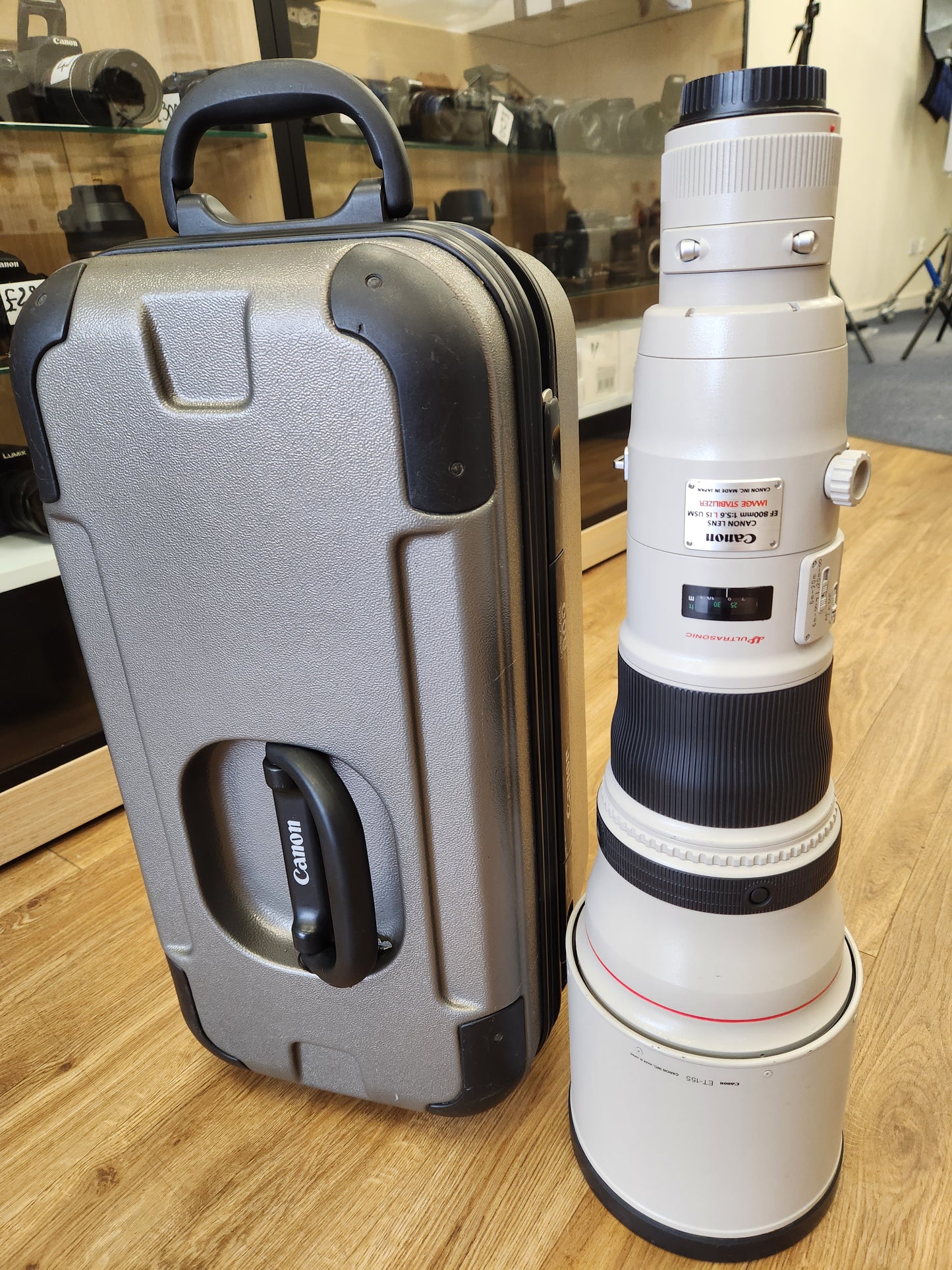 CANON EF 800MM F/5.6L IS USM SUPER TELEPHOTO LENS great condition working perfectly used like new