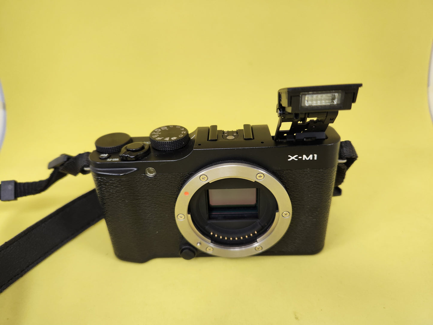 Fujifilm x-M1 body only with original Fujifilm battery