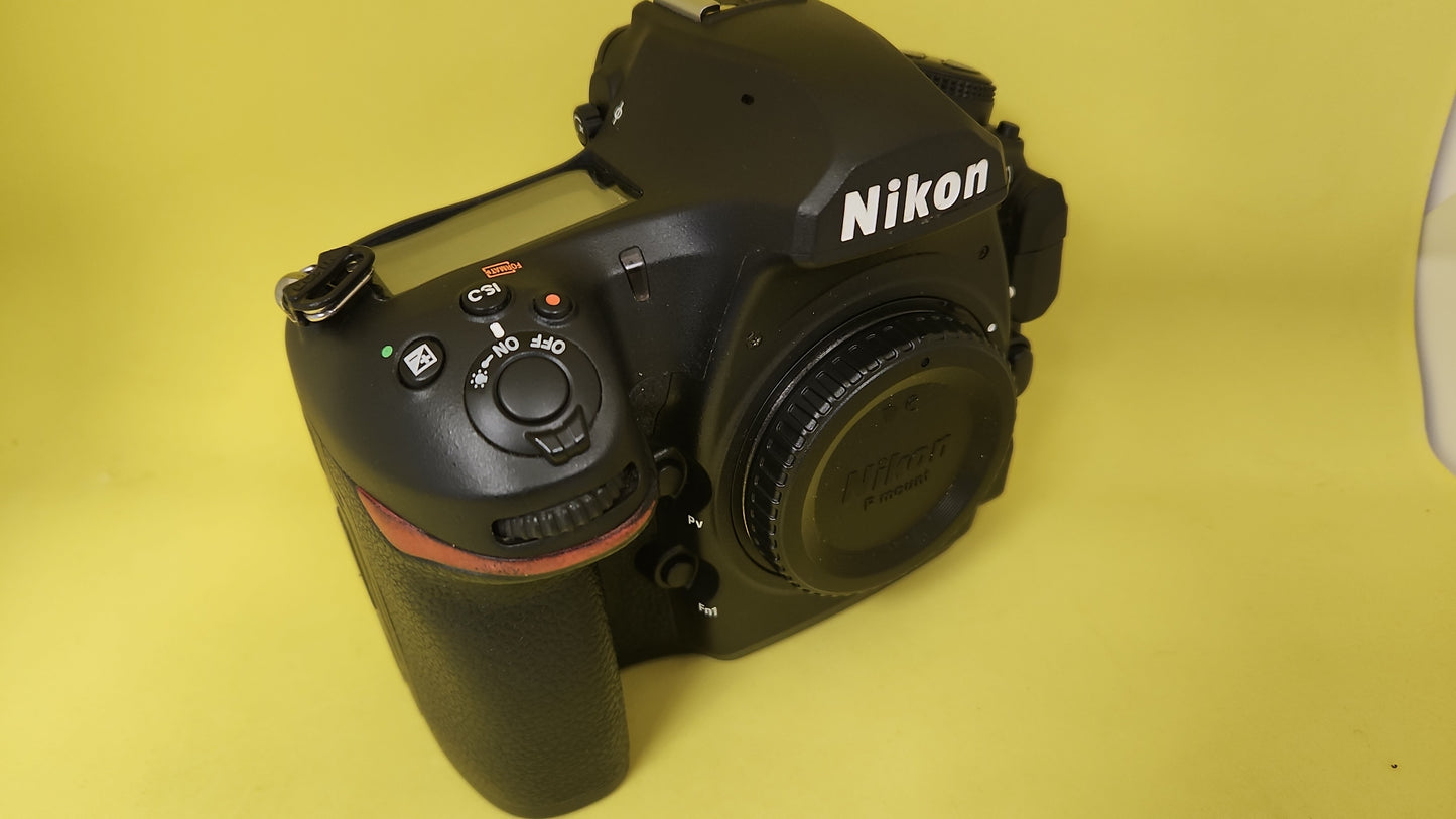 Nikon body D850 with charger Working perfectly very good condition