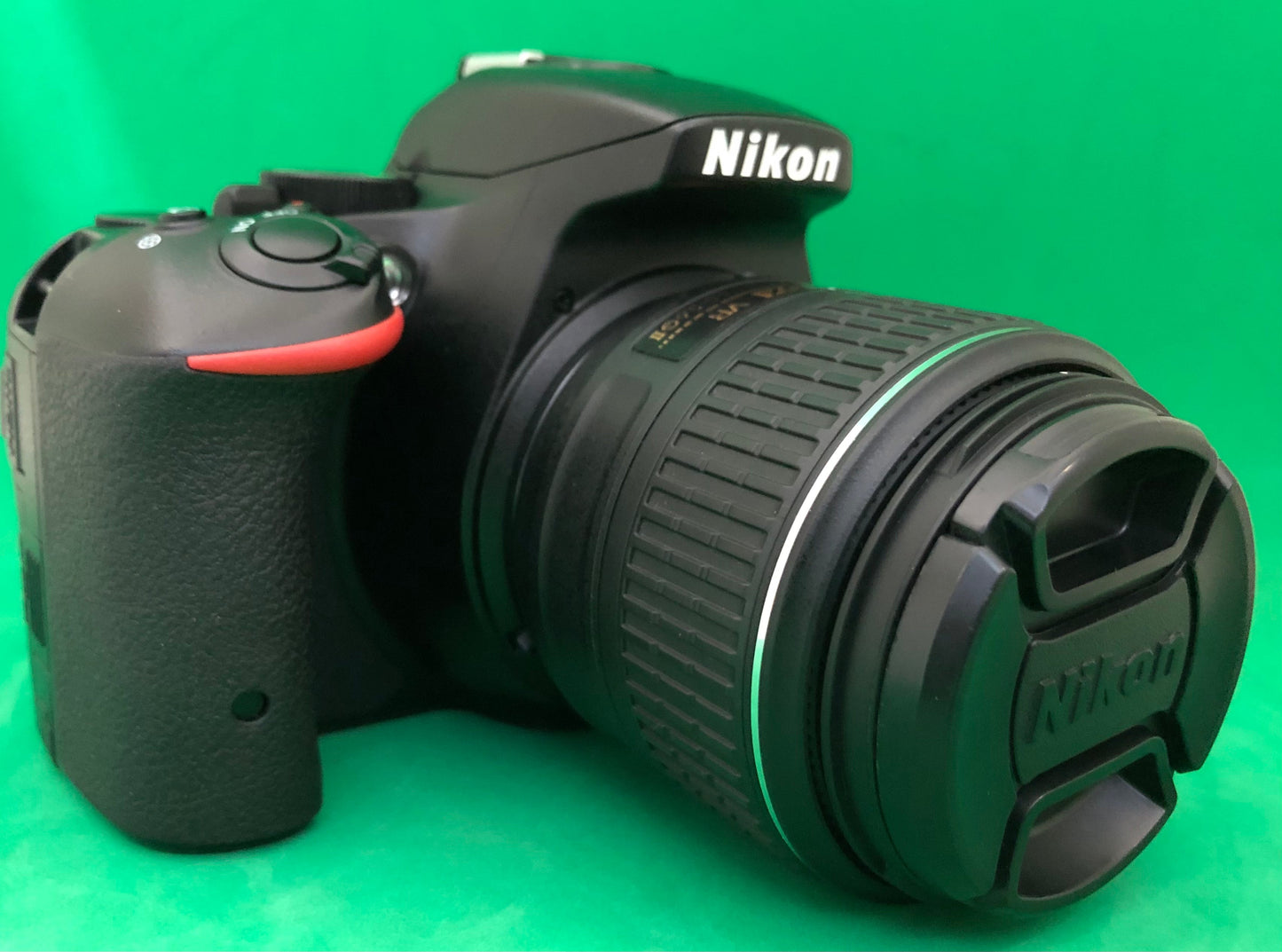 Nikon D5500 DX-format Digital SLR w/ 18-55mm VR II Kit (used)