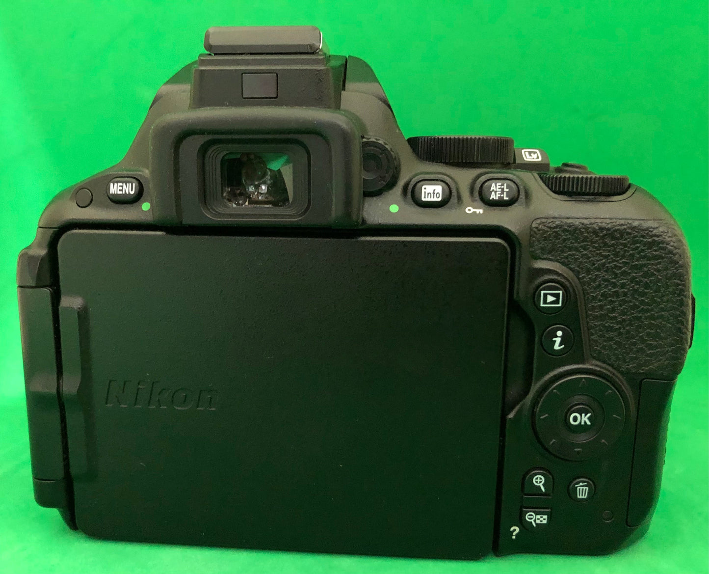 Nikon D5500 DX-format Digital SLR w/ 18-55mm VR II Kit (used)
