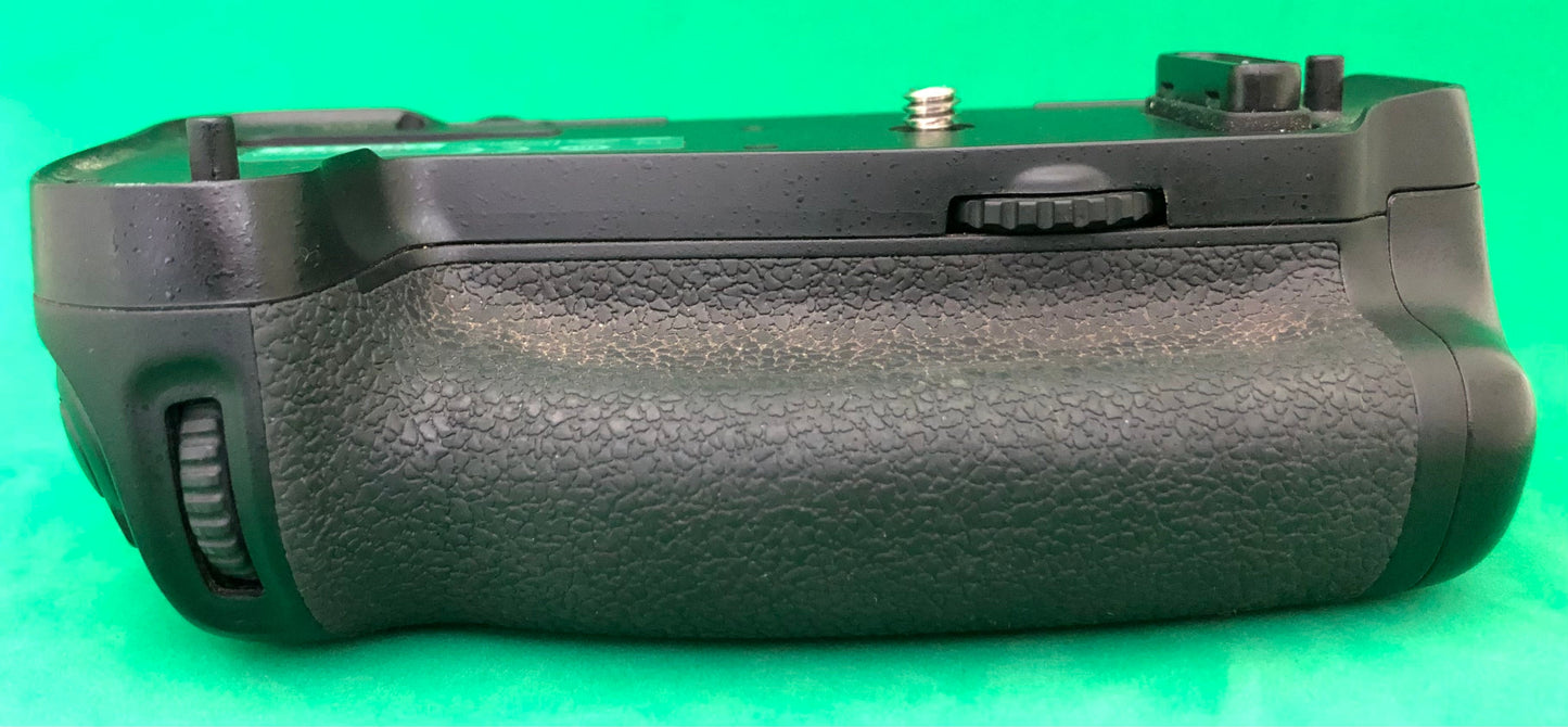 Nikon MB-D16 DSLR Battery Grip for D750 (used)