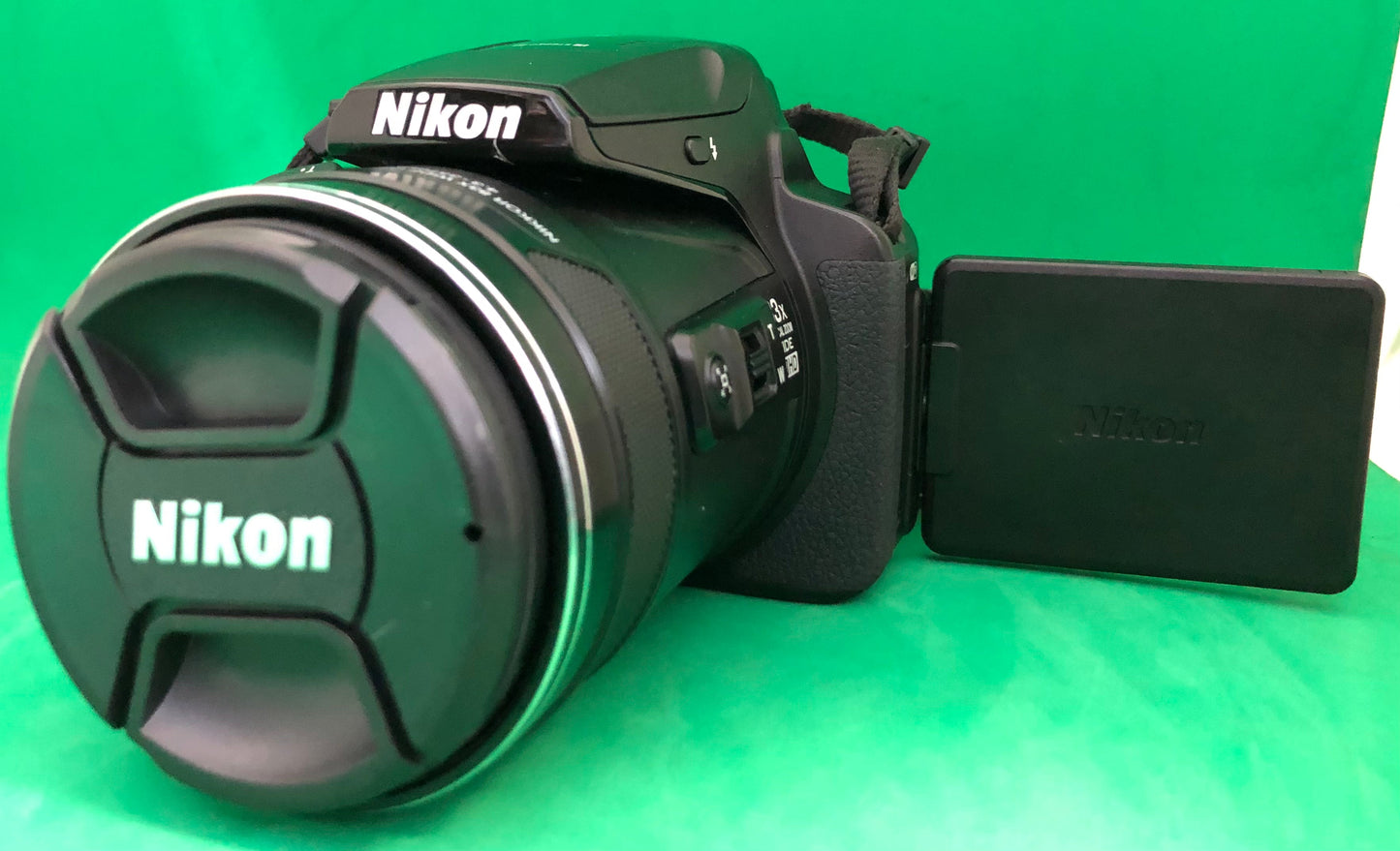 Nikon COOLPIX P900 Digital Camera - Black (used)